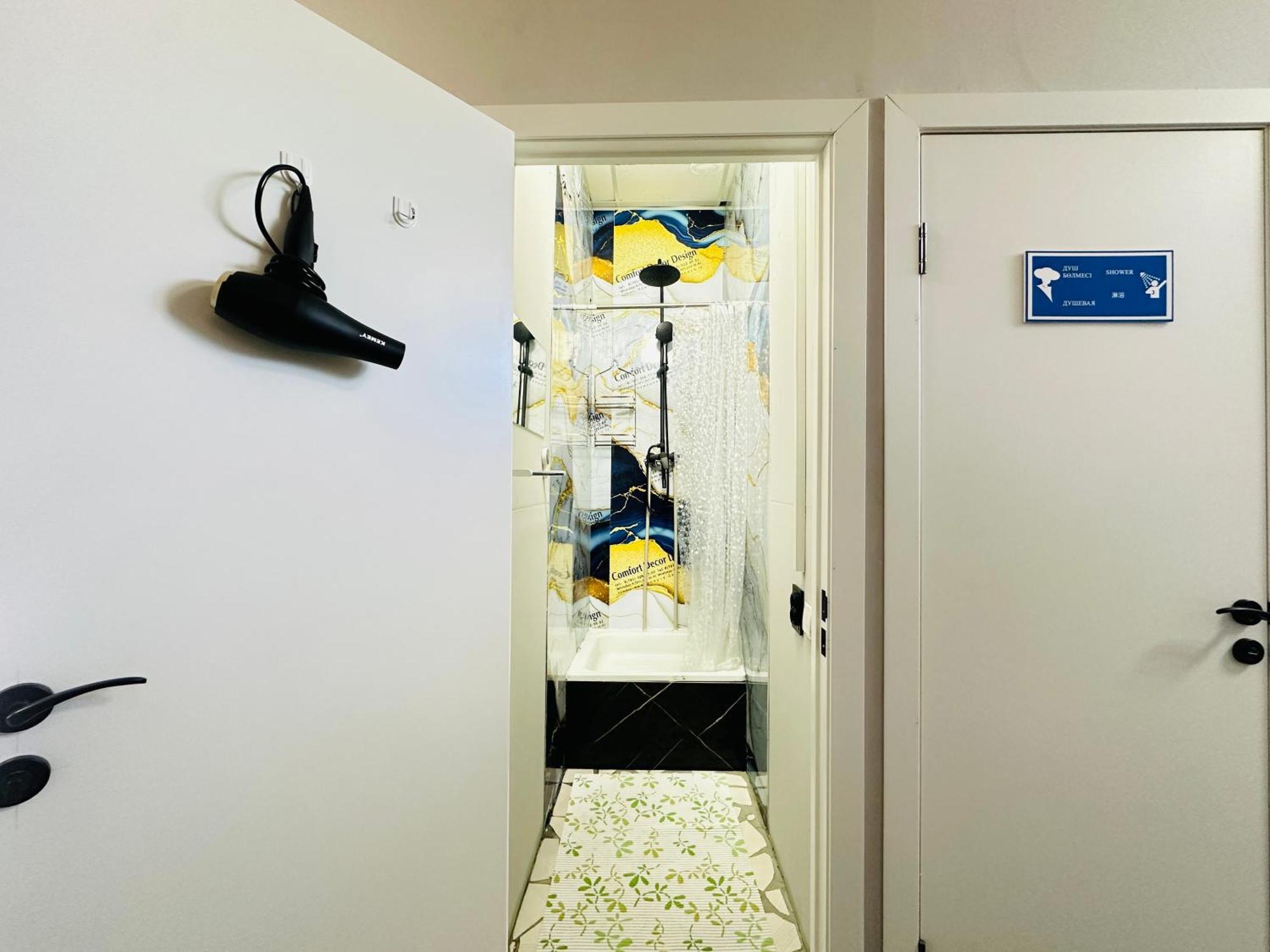 Center Capsule Hotel Almatı Dış mekan fotoğraf